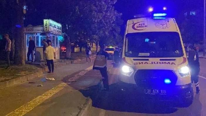 Parkta oturanlara otomobilden tüfekle ateş açıldı!