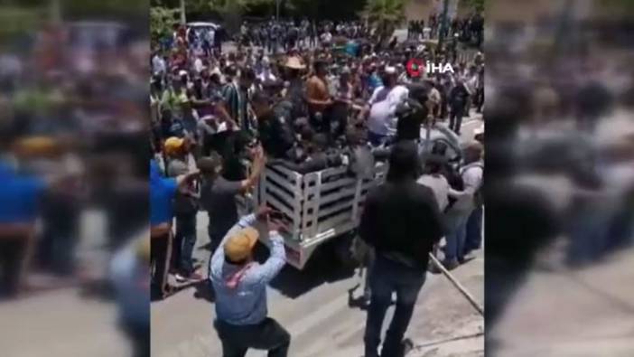 Meksika’da protestocular 13 polisi rehin aldı, valilik binasını işgal etti