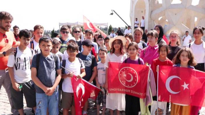 15 Temmuz Şehitler Anıtına büyük ilgi! Ziyaretçi akınına uğradı