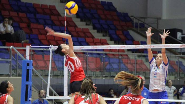 İşitme Engelli Kadın Voleybol Milli Takımı, turnuvaya galibiyetle başladı