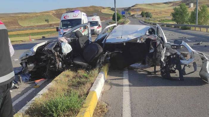 Sivas'ta devrilen otomobil refüje çıktı: 2 ölü