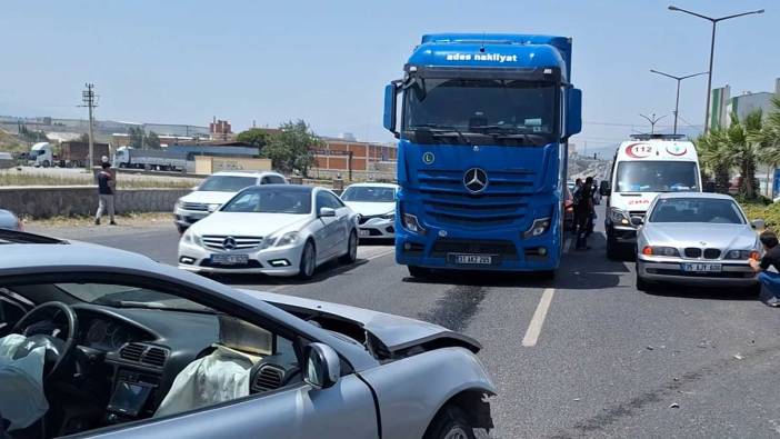 Manisa'daki zincirleme trafik kazasında, 2 kişi yaralandı