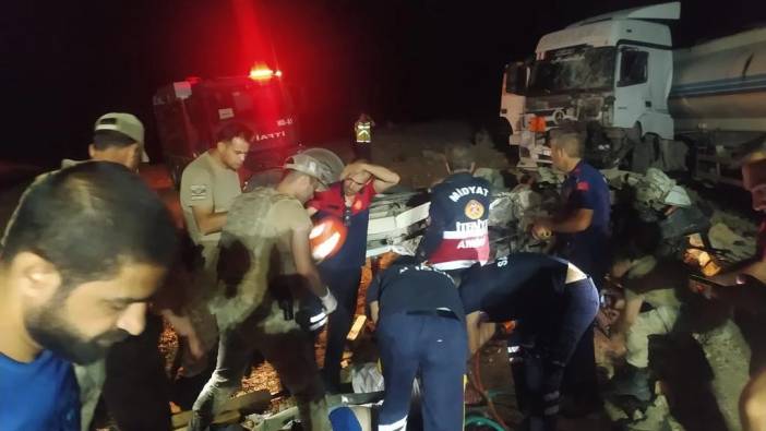 Mardin’de tanker ile kamyonet kafa kafaya çarpıştı