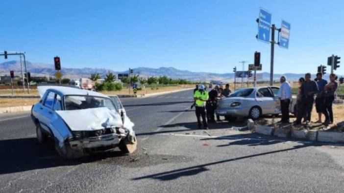 Adıyaman'da iki otomobil çarpıştı: 2 yaralı