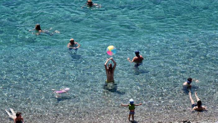 Antalya sahillerinde sıcak hava yoğunluğu