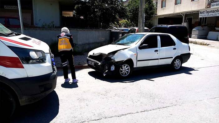 Otomobiller kafa kafaya çarpıştı! O anlar kamerada