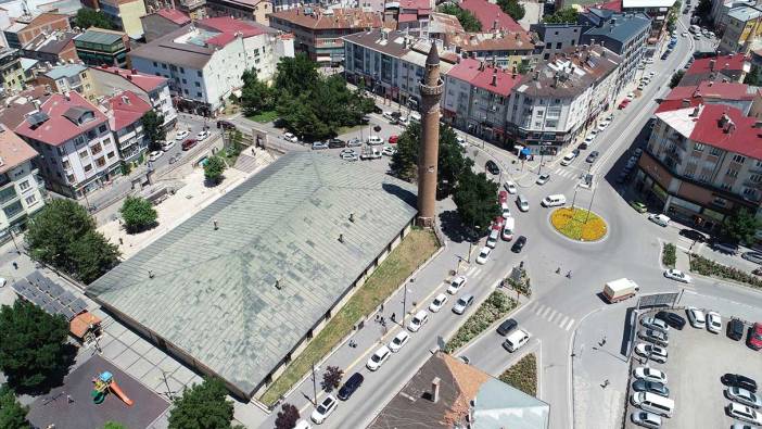 Tarihi minarenin kayıp yazıları 'bisküviden' çıktı