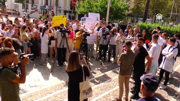 Tıp öğrencileri protestoda!