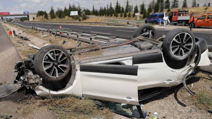 Diyarbakır'da kontrolden çıkan araç metrelerce takla atı