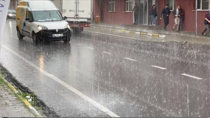 Ardahan'da sağanak ve dolu etkili oldu