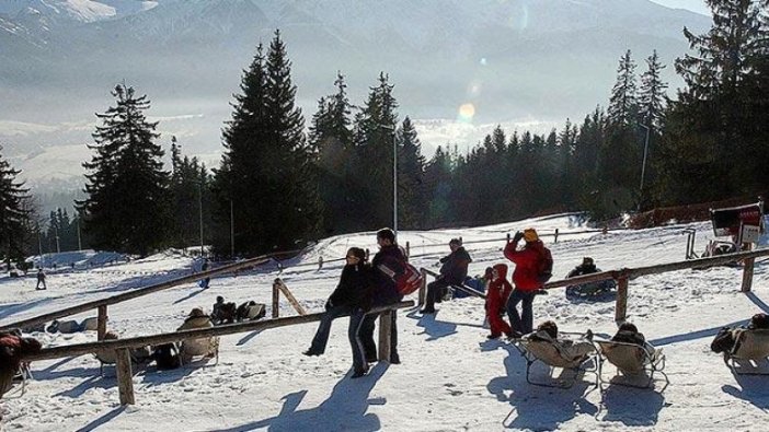 Kayak yapan turistlerin üstüne yıldırım düştü!