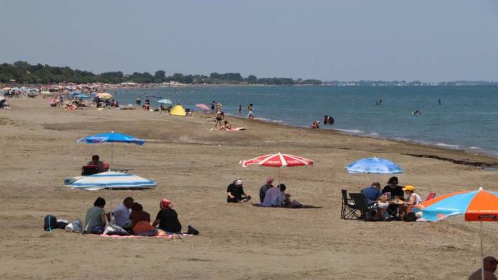 Kavuran sıcaklarda Samsun plajlarına akın