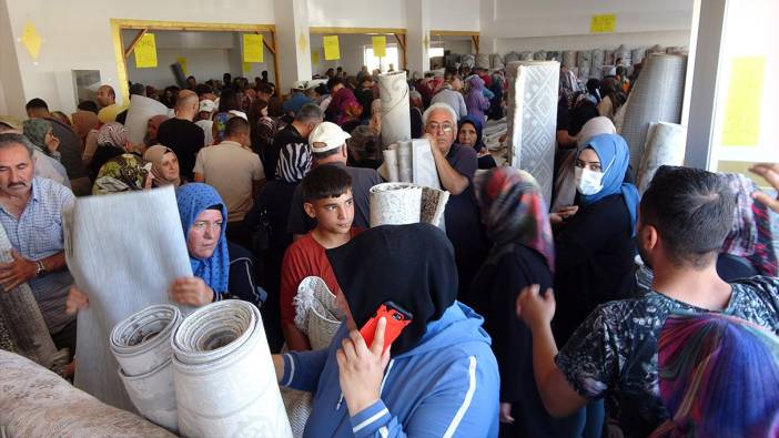 Halıcıda izdiham: Sebebini duyan halıcıya koştu