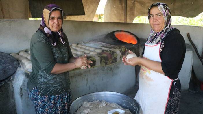 Depremzede kadınların tandır mesaisi