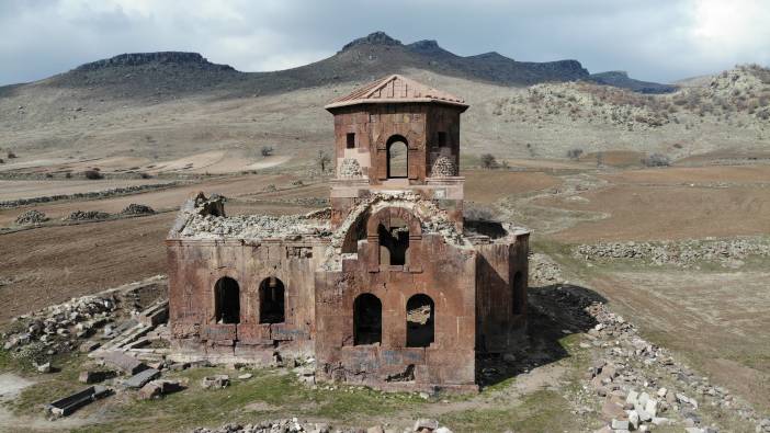 Gören hayretler içinde kalıyor: 1500 yıllık kilise