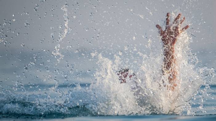 Serinlemek için denize giren yaşlı adam kalp krizi geçirdi