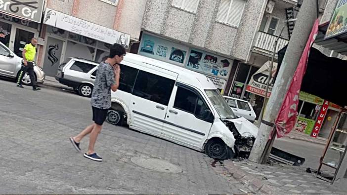 Edremit’te araç elektrik direğine çarparak durdu: 1 yaralı