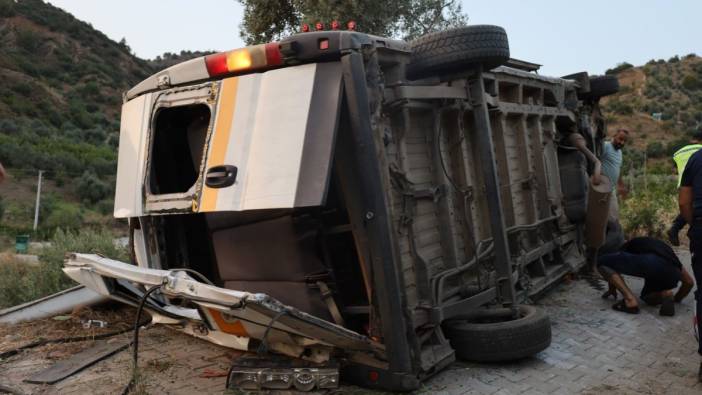 Öğrencileri taşıyan minibüs şarampole devrildi