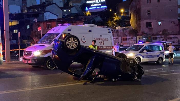 Şişli'de bariyere çarpan araç takla atıp ters döndü