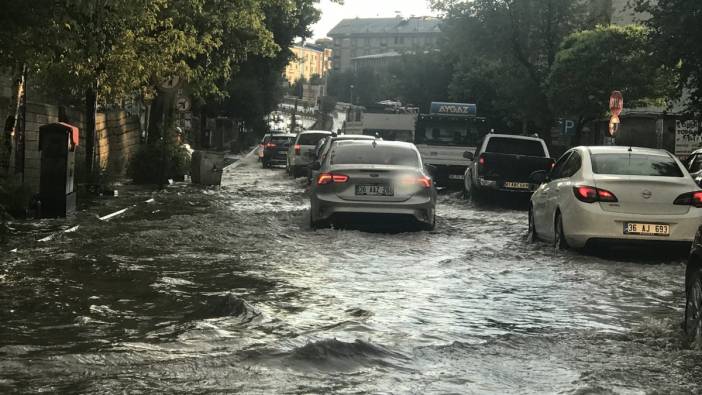 Sağanak ve dolu su baskınlarına neden oldu