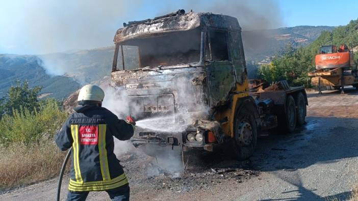 Amasya'da alev alan tır kullanılamaz hale geldi