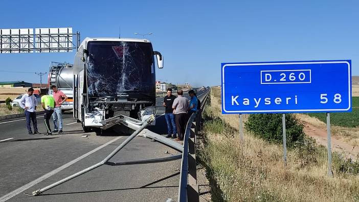 Kayseri’de yolcu otobüsüyle kamyonet çarpıştı: 3 yaralı