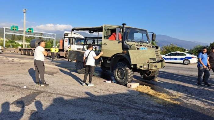 Hatay'da askeri araç TIR'a çarptı: Yaralılar var