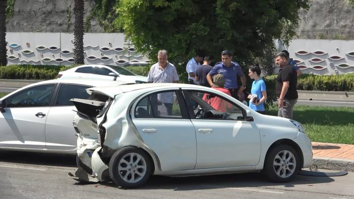 Polis arabası otomobil ile çarpıştı