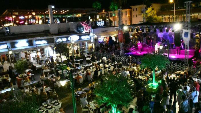 Balıkçılar Meydanı’ndaki konser yoğun ilgi gördü