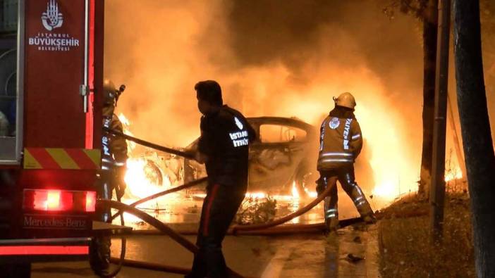 Beylikdüzü'nde kaza yapan otomobil alev alev yandı