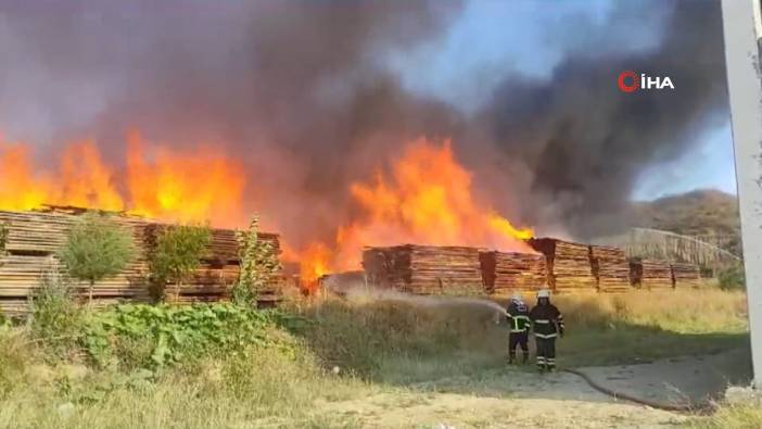 Kastamonu'da ahşap kapı boya atölyesi alevlere teslim oldu