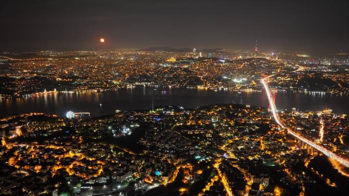 İstanbul'da hayran bırakan Süper Ay manzarası dron ile görüntülendi