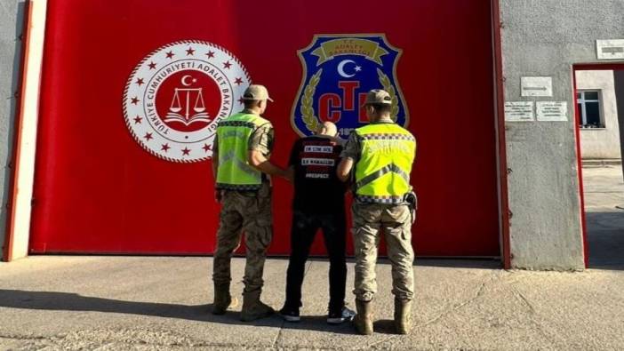 Hatay'da 25 yıl hapis cezasıyla aranan şahıs yakalanıp tutuklandı