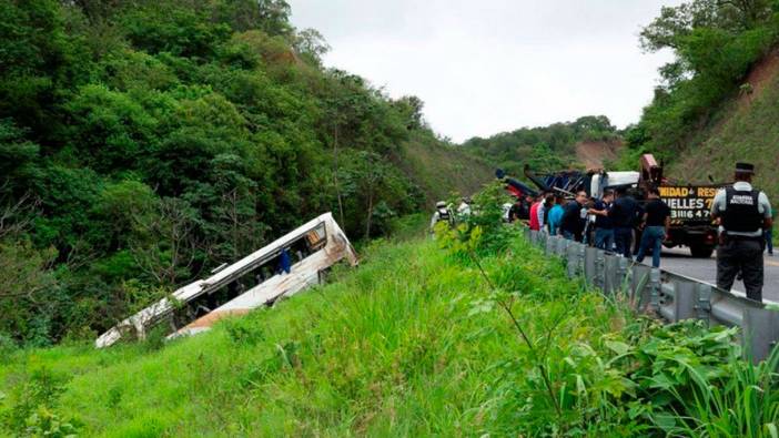 Meksika’da otobüs kazası: 18 ölü