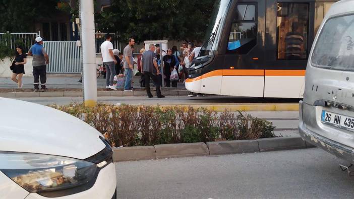 Pazar alışverişinden dönen kadına tramvay çarptı