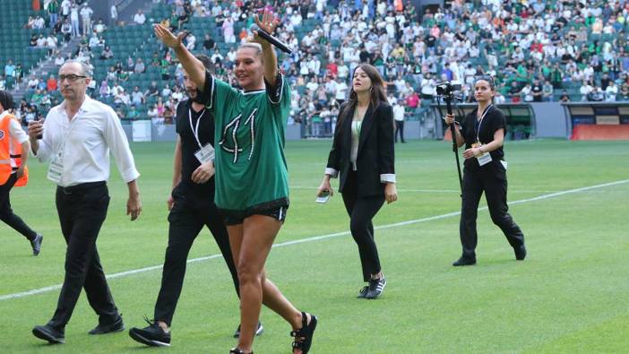 Demet Akalın'dan Kocaelispor'a özel konser