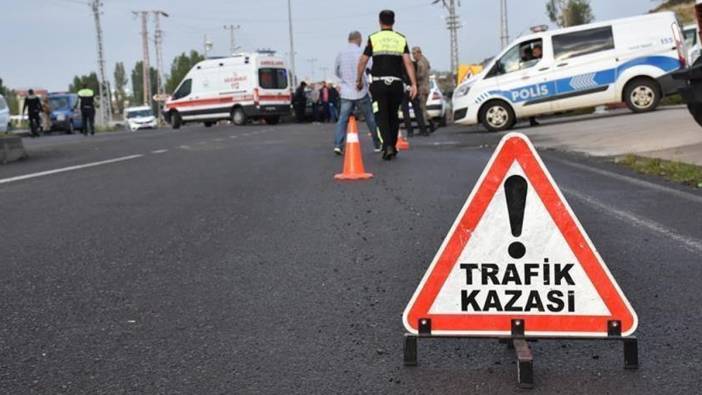 Düzce'de motosiklet TIR'a çarptı: 2 yaralı