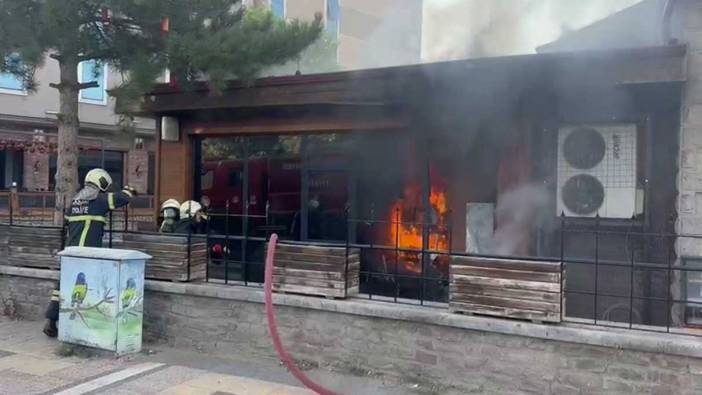 Aksaray'da bir kafe alev alev yandı