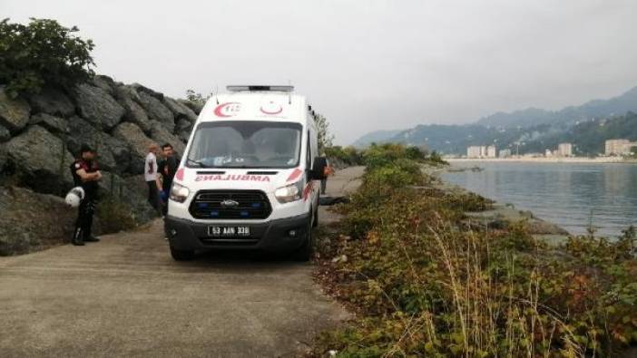 Rize'de serinlemek için girdiği deniz sonu oldu