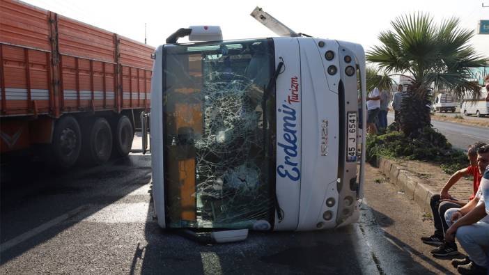 Turgutlu'da işçi servisi devrildi: 20 işçi yaralandı