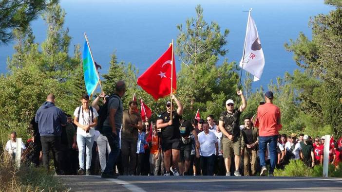 Ümit Özdağ, Çanakkale'de 'Zafer Yürüyüşü'ne katıldı