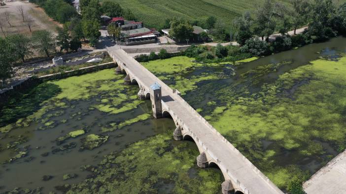 Debisi düşen Tunca Nehri'nde çöpler ortaya çıktı