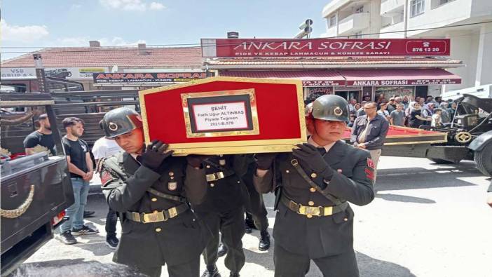 Pençe-Kilit şehidi teğmen Altınbaş son yolculuğuna uğurlandı