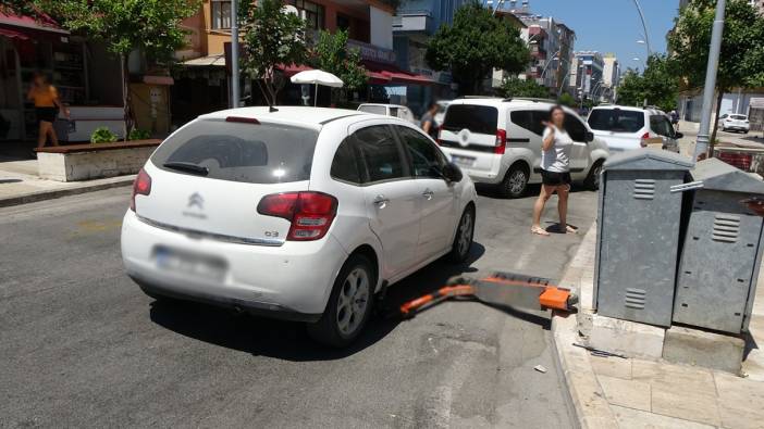 Elektrikli scooter otomobil ile çarpıştı