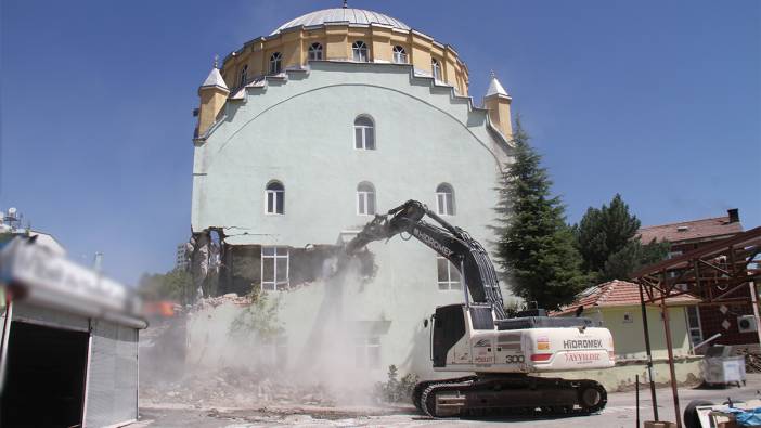 Elazığ’da 50 yıllık cami yıkılıyor