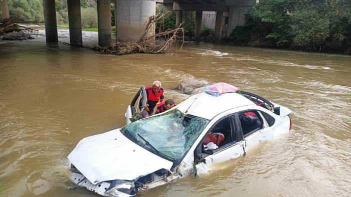 Amasya'da otomobil ırmağa düştü: 5 yaralı