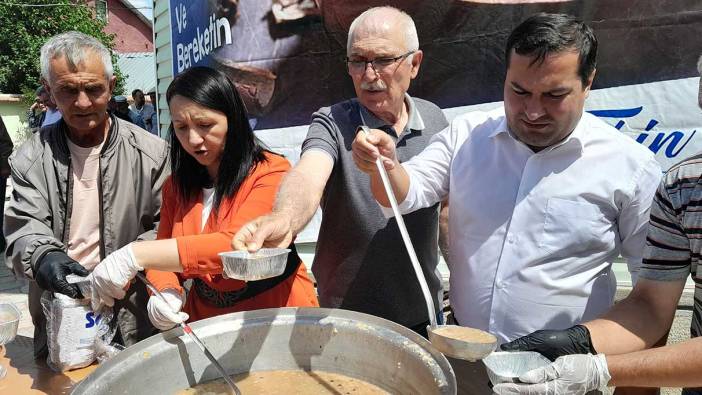 İlçedeki her evin mutfağına aşure götürüldü