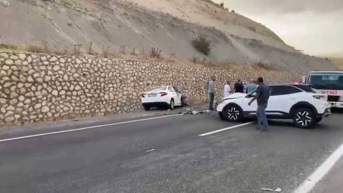 Adıyaman'da iki otomobil çarpıştı: 6 yaralı