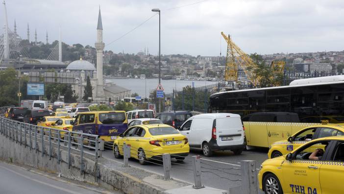 Galata Köprüsü’ndeki bakım sonrası trafik yoğunluğu