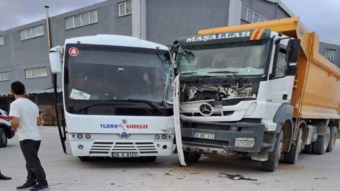 Kamyon ile minibüs çarpıştı: 1 yaralı